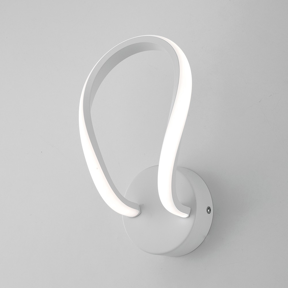 applique plafoniera Twist grande, finitura bianco. Collezione led di  lampade da parete o da tetto in metallo verniciato bianco.